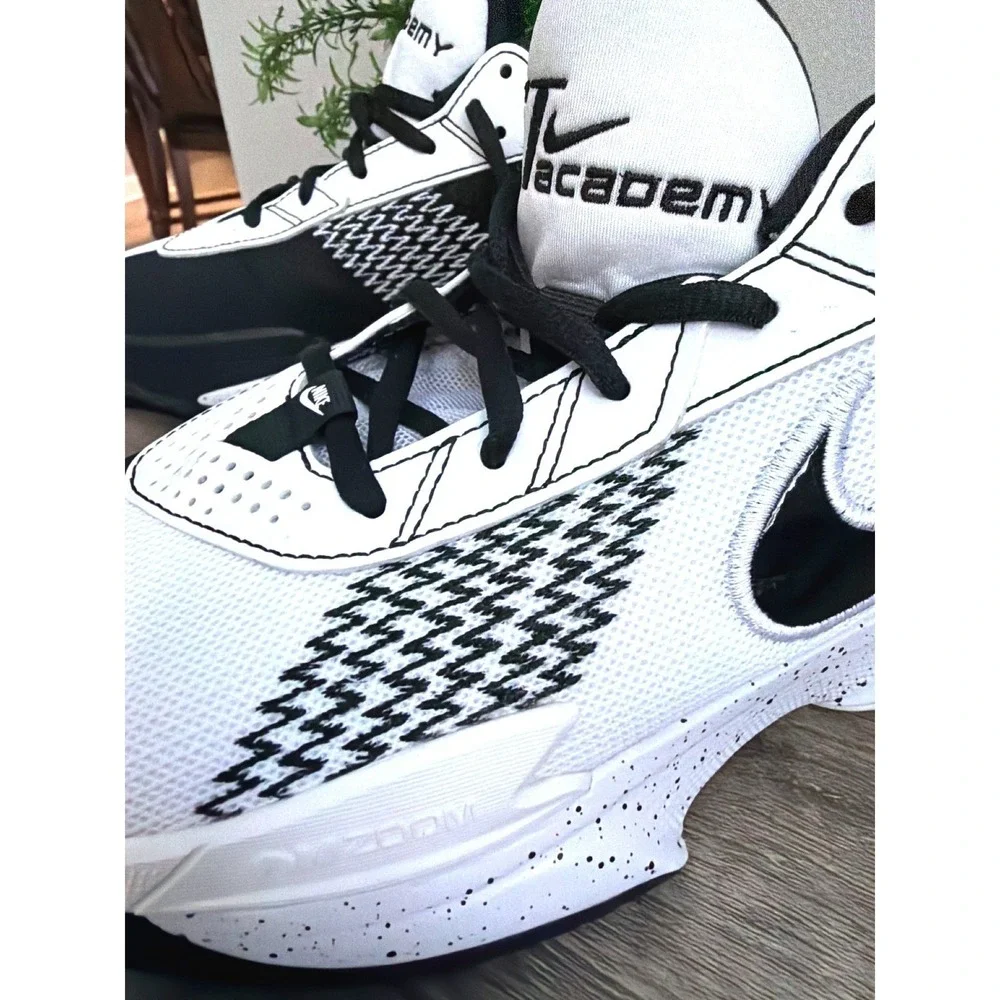 Nike Air Zoom GT‎ Cut Academy Basketball Shoes White Black Mens 7.5 Sneakers